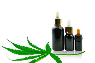 Bouteille d'huile de CBD avec feuille de cannabis